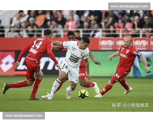 足球主客场因素分析与球队表现关系探讨 足球主客场因素分析与球队表现关系探讨